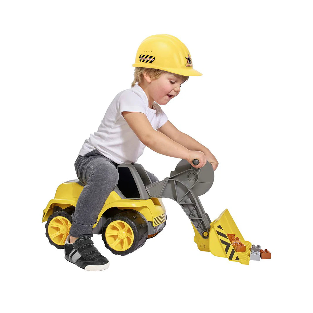 Big power worker Excavadora